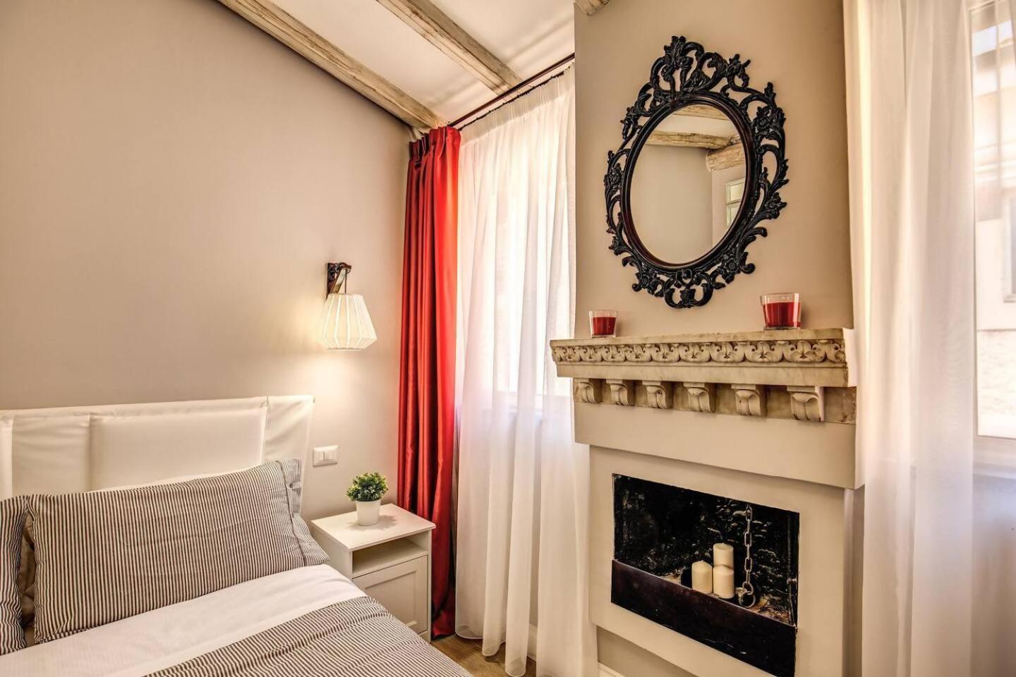 Attic With Terrace By Trevi Fountain Apartment Рим Екстериор снимка
